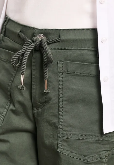 Pantalon à jambes coniques en sergé cilantro green