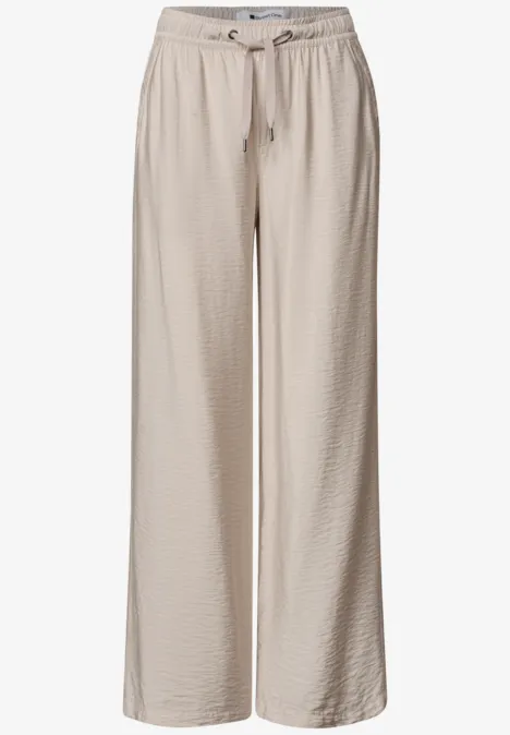 Beige weite Hose aus leichtem, strukturiertem Stoff mit elastischem Bund und Kordelzug