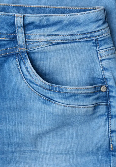 High Waist Flared Leg Jeans mit Ziersaum Light Blue Wash