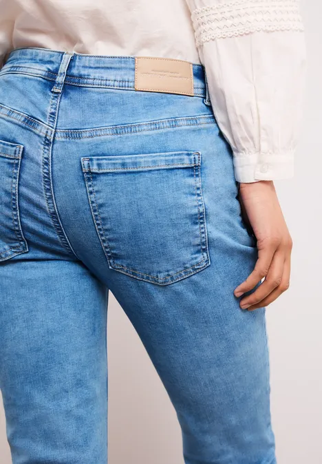 High Waist Flared Leg Jeans mit Ziersaum Light Blue Wash