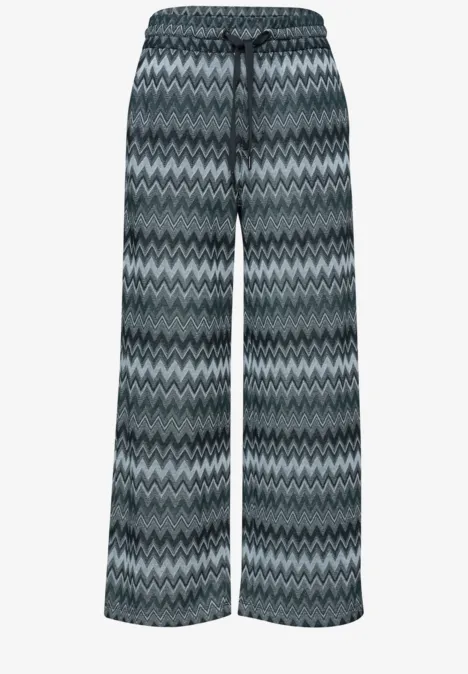 Wijde grijze broek met zigzagpatroon en trekkoord in de taille.