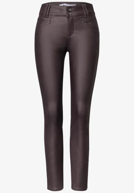 Pantalon taille moyenne, coupe slim, aspect cuir ruby vine Braune, schmale Damenjeans mit enger Passform.
