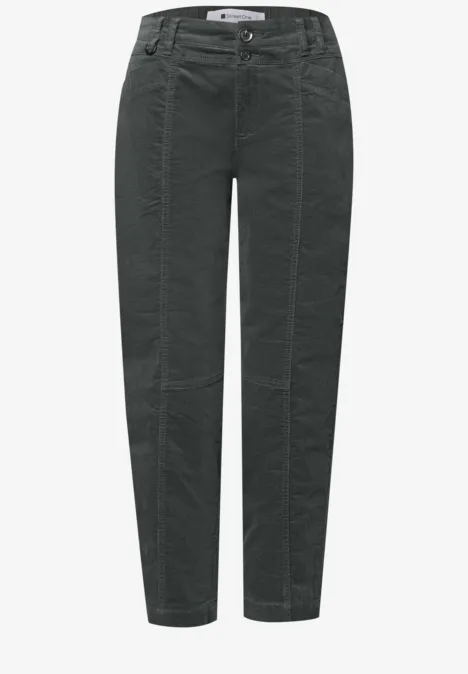 Dunkelgraue, gerade geschnittene Hose mit aufgesetzten Taschen und leichtem Used-Look
