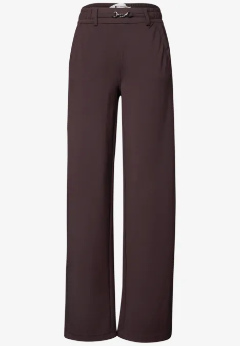 High Waist Straight Leg Hose im Casual Fit ruby vine Dunkelbraune, weite Damenhose mit hohem Bund und Knopfverschluss.