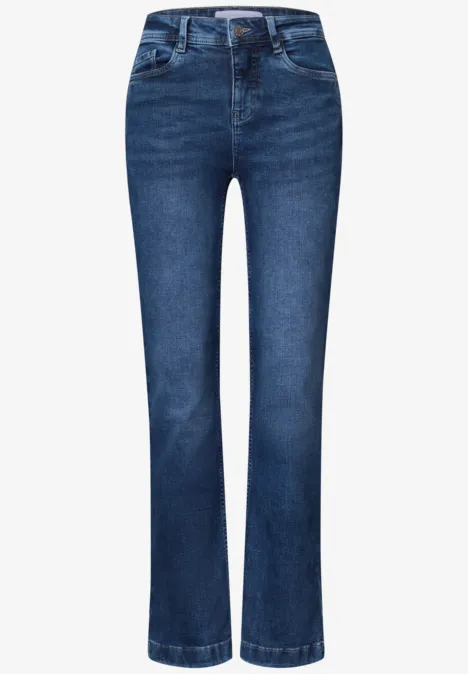 Blaue Denim-Jeans mit geradem Schnitt, mittlerer Leibhöhe und fünf Taschen.