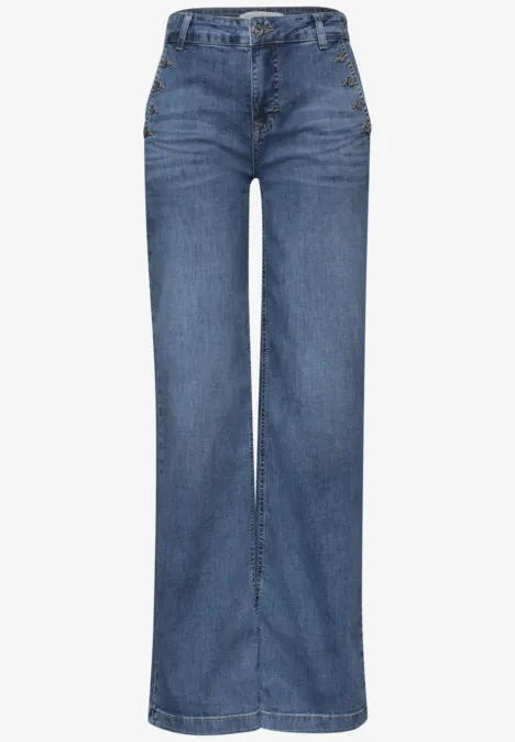 Jean bleu coupe large à taille haute.