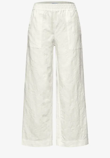 Witte, wijde broek met elastische taille en rechte pijpen.