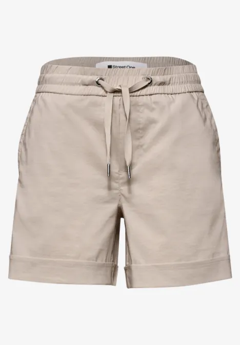 Beige Damen-Shorts mit Gummizug, Kordelzug, seitlichen Taschen und umgeschlagener Saum.
