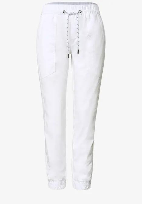 Witte linnen joggingsbroek met trekkoord, zijzakken en elastische boorden.