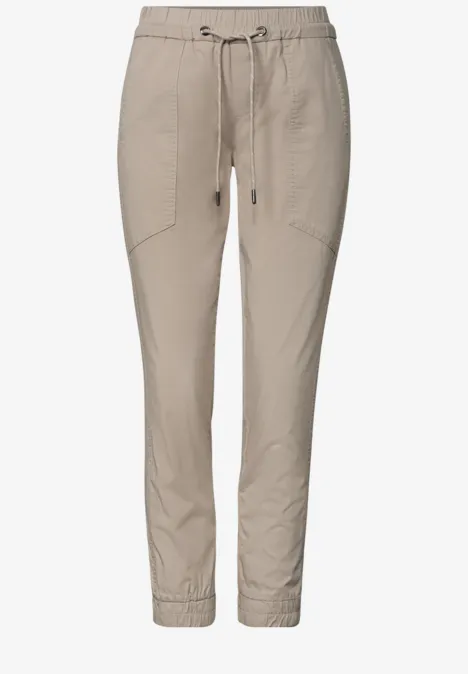 Bequeme hellbeige Jogginghose mit Tunnelzugbund und Taschen