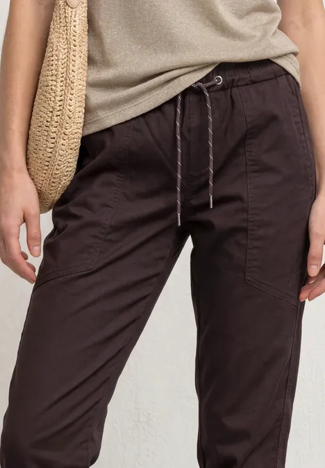 Slim legs broek in lichtgewicht kwaliteit ruby vine Donkerbruine, losvallende broek met koordsluiting, gemaakt van licht materiaal