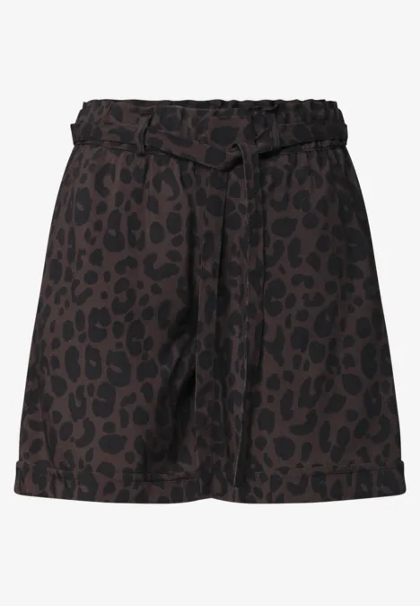 High Waist Shorts mit Paperbag-Bund molten earth Dunkelbraune Shorts mit schwarzem Leopardenmuster und Bindegürtel