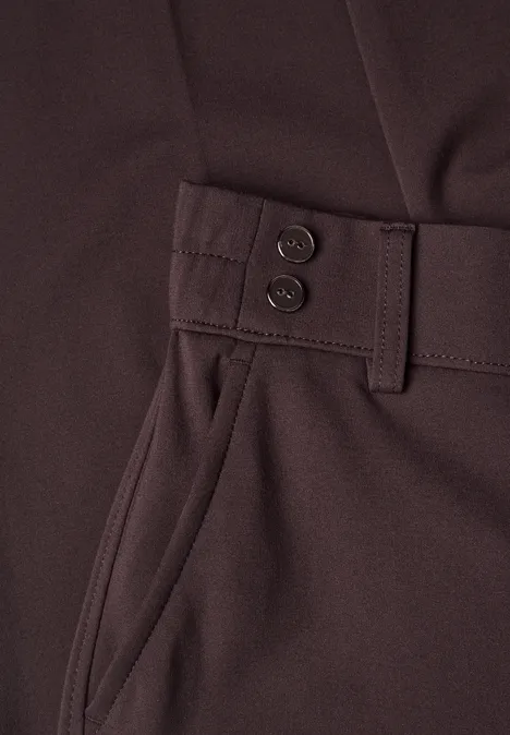 Pantalon marron foncé avec passants, double boutonnage à la taille et poche oblique