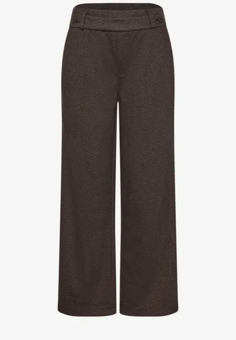 Braune weite Hose mit hohem Bund und geradem Schnitt.