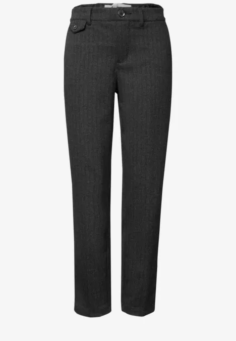 Pantalon de costume droit gris foncé en tissu, pli devant et poches latérales, look élégant.