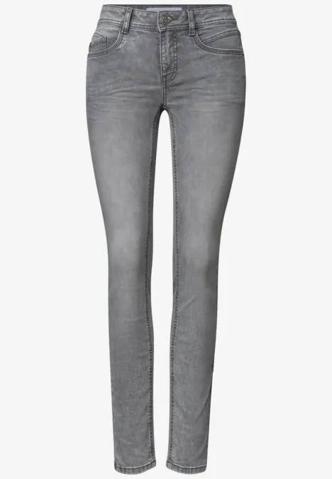 Schlanke graue Jeans mit schmalem Schnitt und leichter Waschung.