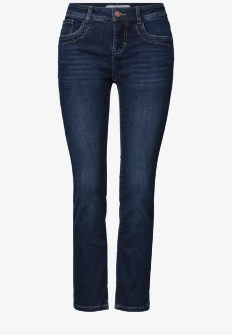 Dunkelblaue Damen-Jeans mit geradem Schnitt und klassischem Five-Pocket-Design.