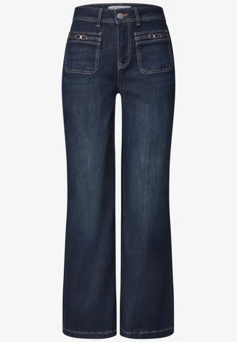 Dunkelblaue Jeans mit geradem Schnitt, hohem Bund und aufgesetzten Taschen.