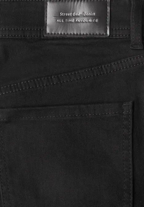 Mid Waist Slim Leg jeans im Slim Fit Black Clean Washed Schwarze Jeans mit gestepptem Rückentaschenbereich und Lederlabel mit Aufschrift 'street old-skola'.