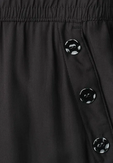 High Waist Wide Leg Hose im Loose Fit Black Schwarze Hose mit elastischem Bund und seitlicher Knopfleiste mit drei Knöpfen.