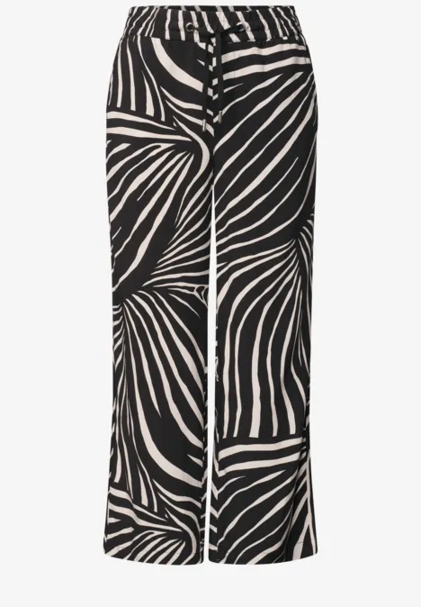 7/8 Wide Leg Hose im Loose Fit Black Schwarz-weiße weite Hose mit abstraktem Zebrastreifenmuster und Kordelzugbund.