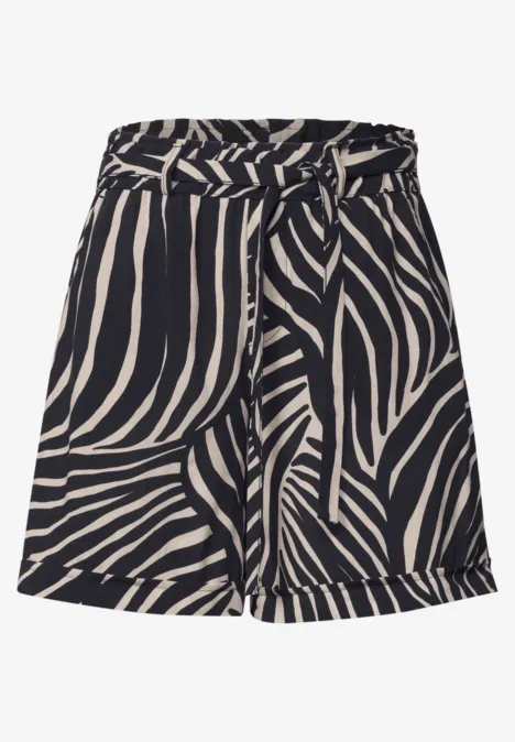 Short à imprimé zèbre, coupe ample, taille haute avec ceinture.