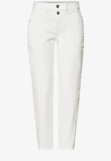 High Waist Barrel Leg Jeans im Loose Fit Off White washed Weiße, hoch sitzende Hose mit schmalem Schnitt, zwei Knöpfen und seitlichen Taschen.