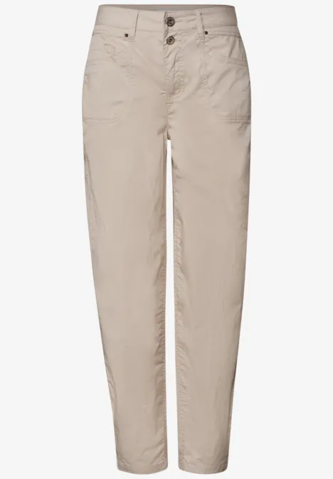 High Waist Barrel Leg Hose clay sand Beige Hose mit hohem Bund, geradem Bein und Knopfverschluss vorne.