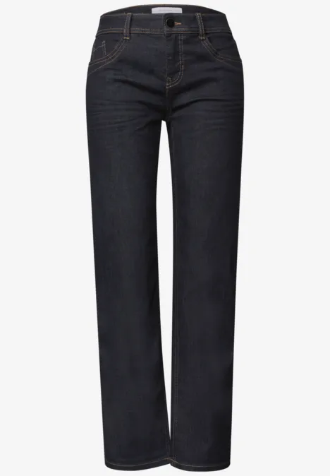 Dunkelblaue Jeans mit geradem Schnitt und klassischem Five-Pocket-Design.