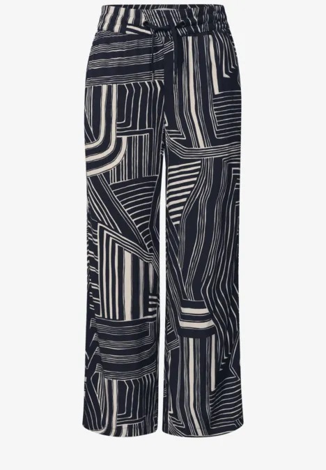 Zwarte, wijde broek met wit, geometrisch patroon