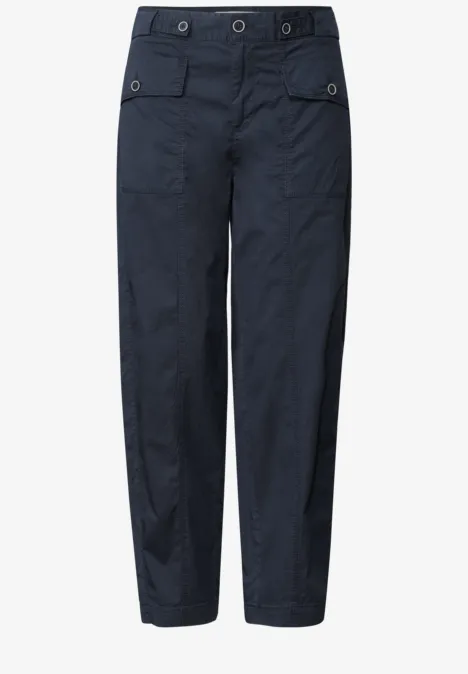 High Waist Barrel Leg Hose im Casual Fit darkest blue Dunkelblaue Cargo-Hose mit geradem Schnitt und Taschen an den Seiten.