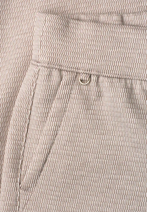 High Waist Culotte im Casual Fit saddle brown Detailaufnahme einer beigen Hose mit Tasche und Metallring.