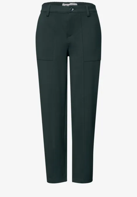 High Waist Barrel Leg Hose im Casual Fit stormy green Schwarze, gerade geschnittene Hose mit Bund, Gürtelschlaufen und seitlichen Aufsatztaschen.