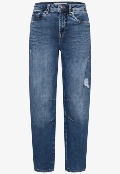 Relaxed Barrel Leg Jeans im Loose Fit Medium Blue Destory Washed Blaue, gerade geschnittene Jeans mit mittlerer Taille und leichten Destroyed-Effekten an Oberschenkel und Saum.