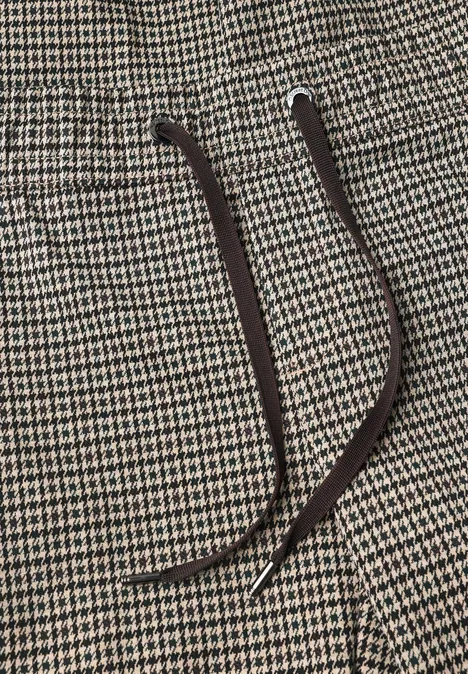 Wide Leg Hose mit Gallonstreifen und Dessin sanded amber Nahaufnahme eines karierten Textilstoffs mit schwarzem Kordelzug