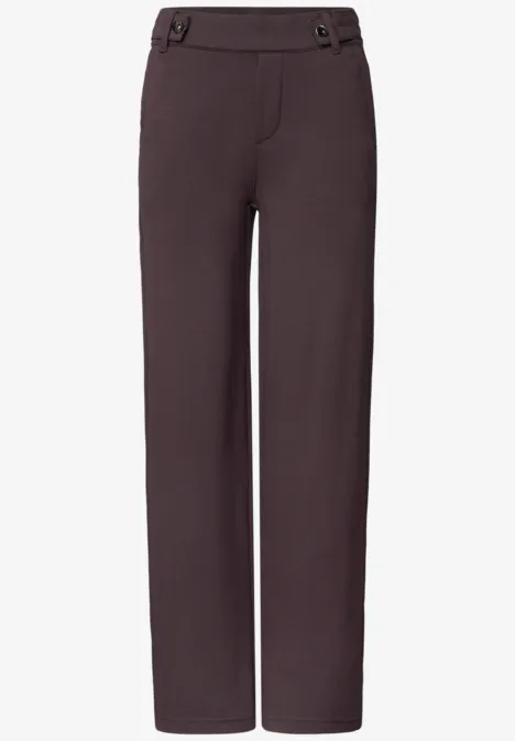 High Waist Wide Leg Hose im Casual Fit ruby vine Dunkelbraune, gerade geschnittene Damenhose mit seitlichen Knopfdetails am Taillenbund.