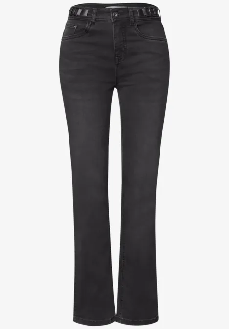 Schwarze Jeans mit geradem, leicht ausgestelltem Bein und hoher Taille.