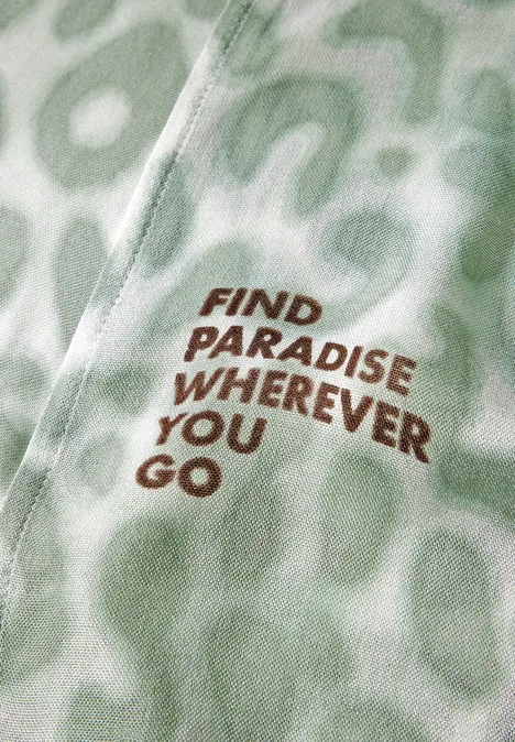 Langer Schal mit Leo-Muster light mint green