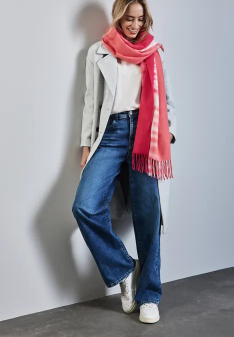Kuscheliger Dip Dye Schal power berry