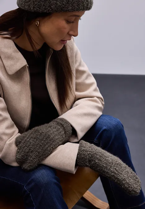 Bouclé Fäustlinge nomad brown
