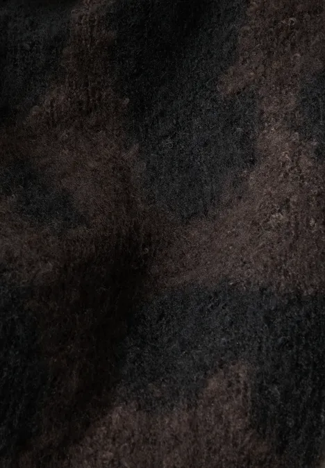 Kuscheliger Leo Schal darkest brown