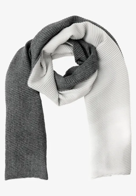 Tweekleurige geplooide sjaal gravel grey mel.