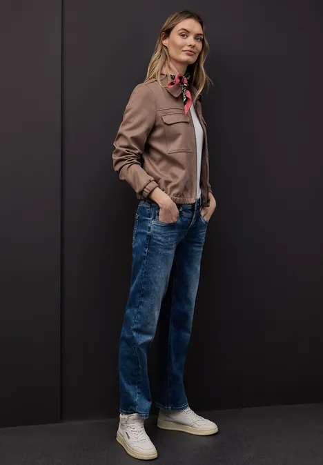 Bandana Leo striking coral Bandana Leo striking coral