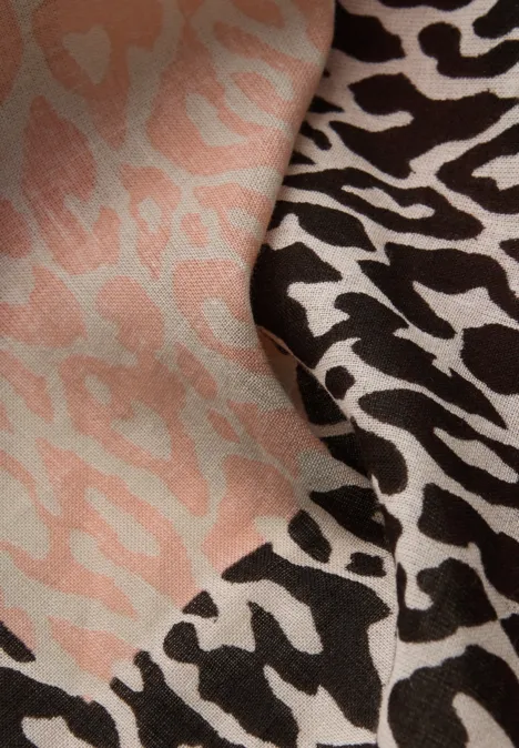 Bandana Leo striking coral Bandana Leo striking coral