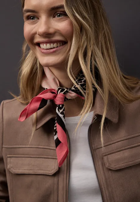 Bandana Leo striking coral Bandana Leo striking coral