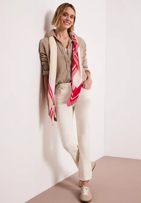 Tuch aus Modal mit Wording salsa red