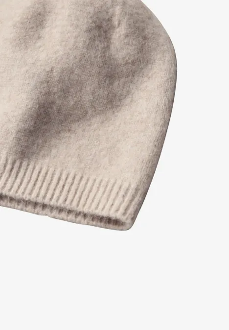 Feinstrick Beanie in Unifarbe Soft Sand Mel. Feinstrick Beanie in Unifarbe Soft Sand Mel.