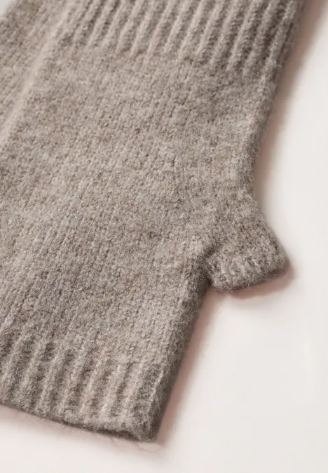 Fijngebreide armwarmers in effen kleur Sandy Mocca Mel.