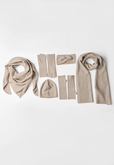 Langer Feinstrickschal in Unifarbe Soft Sand Mel.