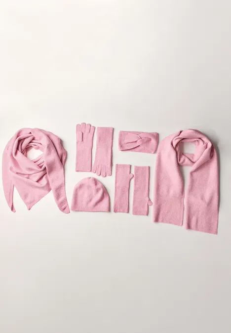 Langer Feinstrickschal in Unifarbe vintage blush mel. Langer Feinstrickschal in Unifarbe vintage blush mel.